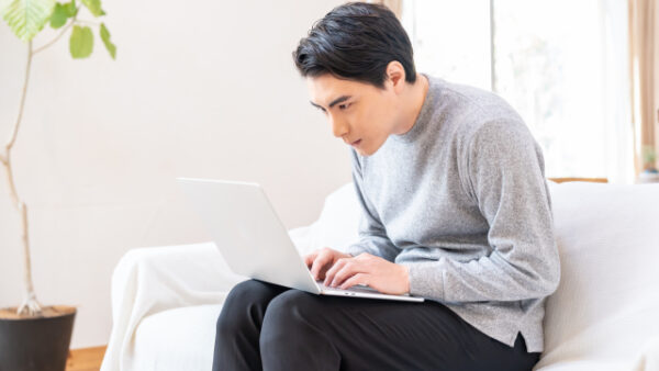 デスクワークの方必見猫背について：てて整骨院二十四軒店のアプローチ